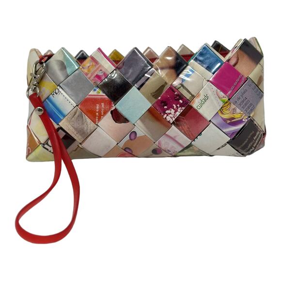 ECOIST Woven Wrappers Recycled Magazine Zippered Wristlet Clutch Purse - Picture 4 of 10